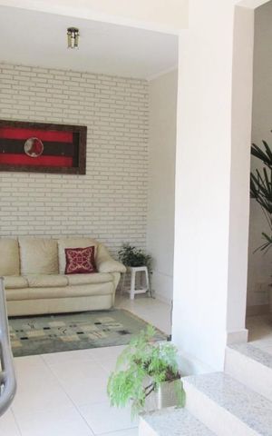 Casa à venda com 480m², 5 quartos e 2 vagas Casa à venda com 480m², 5 quartos e 2 vagasSala