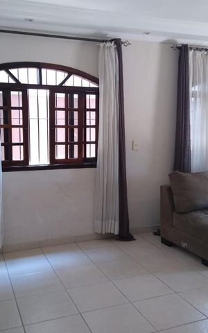 Casa à venda com 480m², 5 quartos e 2 vagas Casa à venda com 480m², 5 quartos e 2 vagasSala