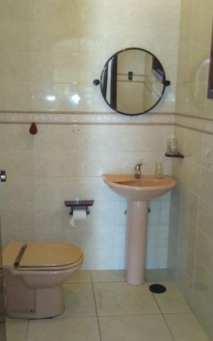 Casa à venda com 480m², 5 quartos e 2 vagas Casa à venda com 480m², 5 quartos e 2 vagasBanheiro