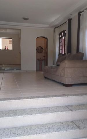 Casa à venda com 480m², 5 quartos e 2 vagas Casa à venda com 480m², 5 quartos e 2 vagasSala