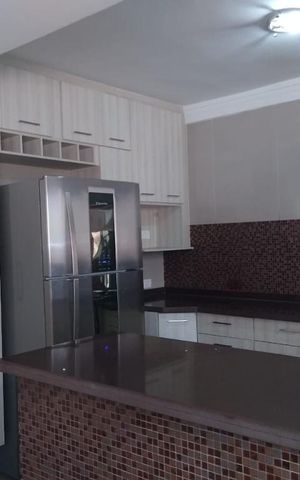 Casa à venda com 480m², 5 quartos e 2 vagas Casa à venda com 480m², 5 quartos e 2 vagasCozinha