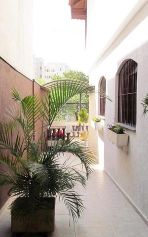Casa à venda com 480m², 5 quartos e 2 vagas Casa à venda com 480m², 5 quartos e 2 vagasQuintal