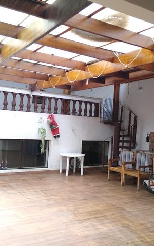 Casa à venda com 480m², 5 quartos e 2 vagas Casa à venda com 480m², 5 quartos e 2 vagasQuintal