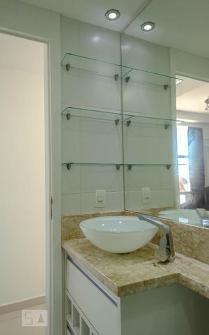 Apartamento à venda com 48m², 2 quartos e 1 vaga Apartamento à venda com 48m², 2 quartos e 1 vagaBanheiro