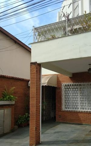 Casa à venda com 200m², 3 quartos e sem vaga Casa à venda com 200m², 3 quartos e sem vagaFachada