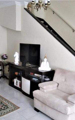 Casa à venda com 200m², 3 quartos e sem vaga Casa à venda com 200m², 3 quartos e sem vagaSala