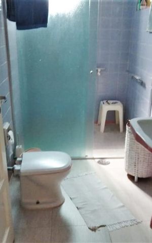 Casa à venda com 200m², 3 quartos e sem vaga Casa à venda com 200m², 3 quartos e sem vagaBanheiro