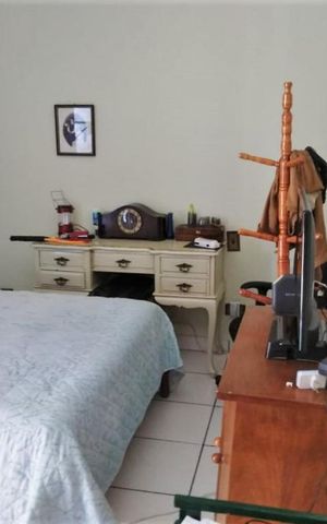 Casa à venda com 200m², 3 quartos e sem vaga Casa à venda com 200m², 3 quartos e sem vagaQuarto