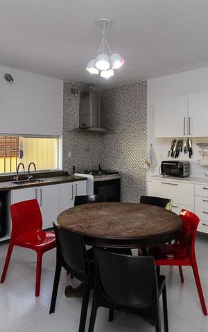 Casa à venda com 230m², 3 quartos e 4 vagas Casa à venda com 230m², 3 quartos e 4 vagasCozinha