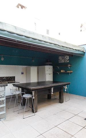 Casa à venda com 230m², 3 quartos e 4 vagas Casa à venda com 230m², 3 quartos e 4 vagasÁrea comum - Churrasqueira