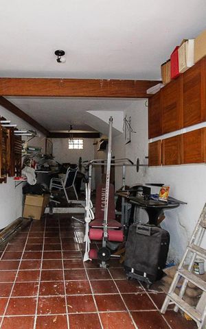 Casa à venda com 230m², 3 quartos e 4 vagas Casa à venda com 230m², 3 quartos e 4 vagasCômodo Extra
