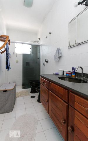 Casa à venda com 230m², 3 quartos e 4 vagas Casa à venda com 230m², 3 quartos e 4 vagasBanheiro Social