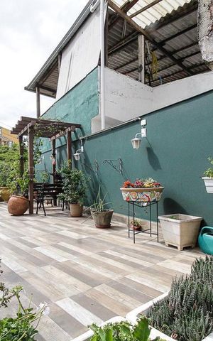Casa à venda com 230m², 3 quartos e 4 vagas Casa à venda com 230m², 3 quartos e 4 vagasQuintal