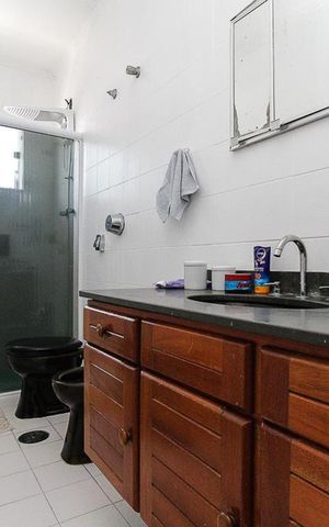 Casa à venda com 230m², 3 quartos e 4 vagas Casa à venda com 230m², 3 quartos e 4 vagasBanheiro Social