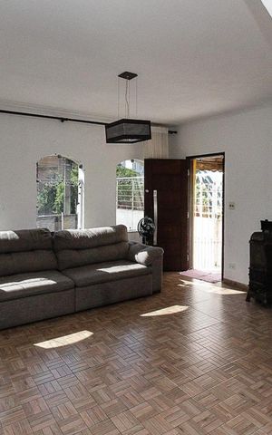 Casa à venda com 230m², 3 quartos e 4 vagas Casa à venda com 230m², 3 quartos e 4 vagasSala