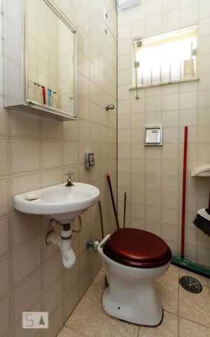 Casa à venda com 230m², 3 quartos e 4 vagas Casa à venda com 230m², 3 quartos e 4 vagasBanheiro de Serviço