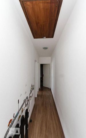 Casa à venda com 230m², 3 quartos e 4 vagas Casa à venda com 230m², 3 quartos e 4 vagasCorredor