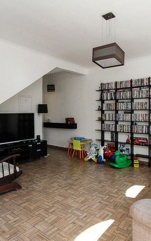 Casa à venda com 230m², 3 quartos e 4 vagas Casa à venda com 230m², 3 quartos e 4 vagasSala
