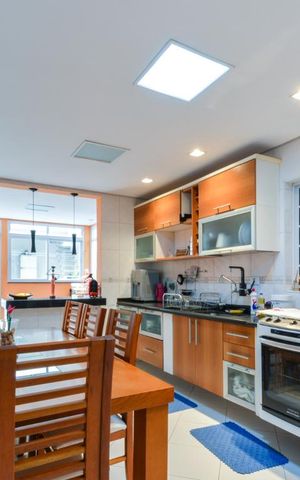 Casa à venda com 160m², 3 quartos e 2 vagas Casa à venda com 160m², 3 quartos e 2 vagasCozinha
