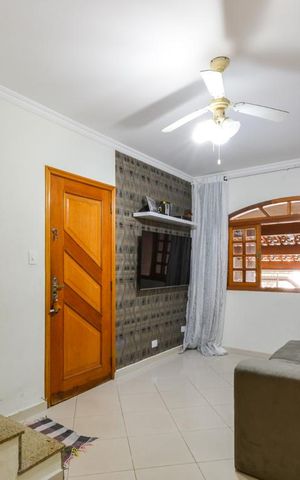 Casa à venda com 160m², 3 quartos e 2 vagas Casa à venda com 160m², 3 quartos e 2 vagasSala
