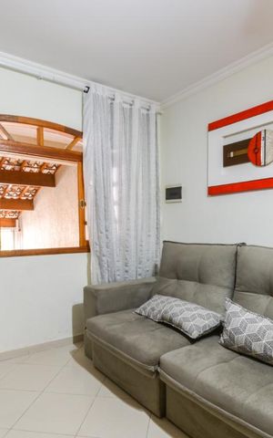 Casa à venda com 160m², 3 quartos e 2 vagas Casa à venda com 160m², 3 quartos e 2 vagasSala