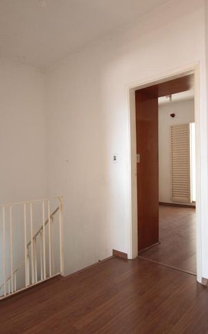 Casa à venda com 250m², 3 quartos e 2 vagasCorredor