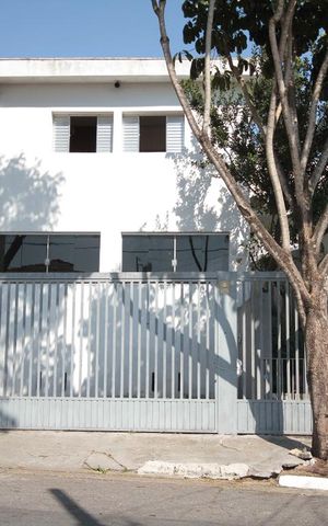 Casa à venda com 250m², 3 quartos e 2 vagasFachada