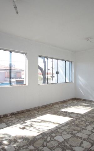 Casa à venda com 250m², 3 quartos e 2 vagasSala