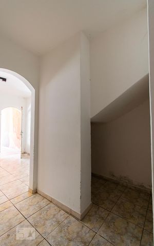 Casa para alugar com 75m², 2 quartos e 1 vaga Casa para alugar com 75m², 2 quartos e 1 vagaCorredor