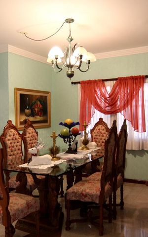 Casa para alugar com 600m², 5 quartos e 8 vagas Casa para alugar com 600m², 5 quartos e 8 vagasSala