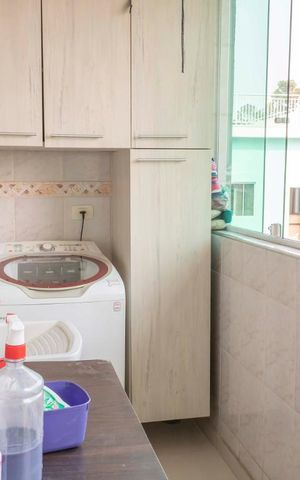 Casa à venda com 180m², 3 quartos e 6 vagasLavanderia