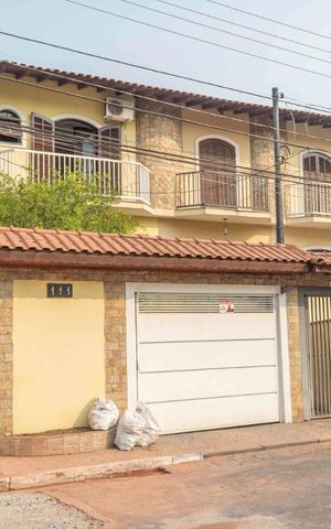 Casa à venda com 180m², 3 quartos e 6 vagasFachada