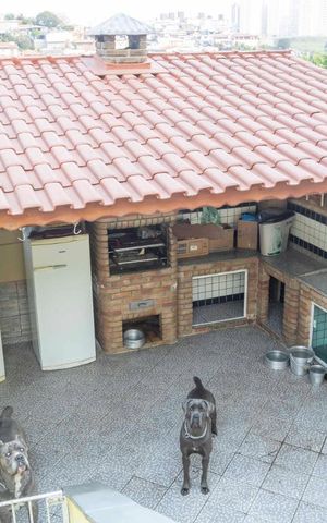 Casa à venda com 180m², 3 quartos e 6 vagasChurrasqueira