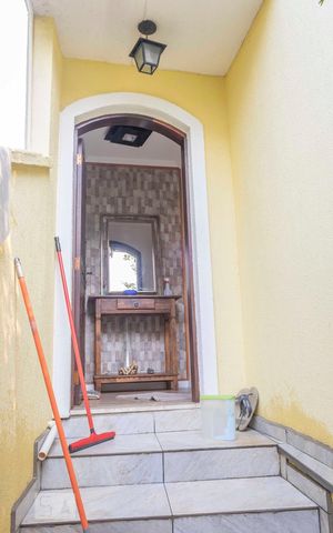 Casa à venda com 180m², 3 quartos e 6 vagasEntrada