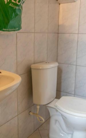 Casa à venda com 180m², 3 quartos e 6 vagasBanheiro 2