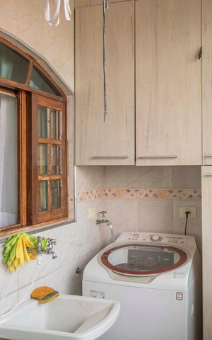 Casa à venda com 180m², 3 quartos e 6 vagasLavanderia