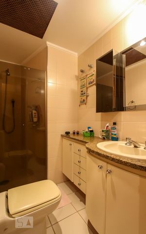 Apartamento à venda com 200m², 4 quartos e 3 vagas Apartamento à venda com 200m², 4 quartos e 3 vagasBanheiro