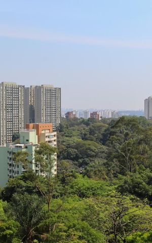 Apartamento à venda com 200m², 4 quartos e 3 vagas Apartamento à venda com 200m², 4 quartos e 3 vagasVista da varanda da suíte 1