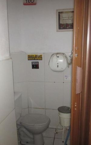 Casa à venda com 335m², 5 quartos e 8 vagas Casa à venda com 335m², 5 quartos e 8 vagasBanheiro Salão