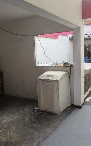 Casa à venda com 335m², 5 quartos e 8 vagas Casa à venda com 335m², 5 quartos e 8 vagasÁrea de Serviço