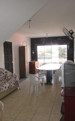 Casa à venda com 335m², 5 quartos e 8 vagas Casa à venda com 335m², 5 quartos e 8 vagasSala