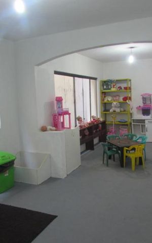 Casa à venda com 335m², 5 quartos e 8 vagas Casa à venda com 335m², 5 quartos e 8 vagasSala