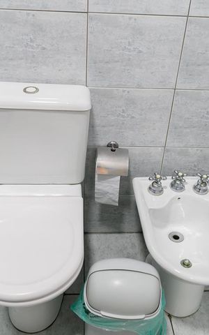 Casa de condomínio à venda com 105m², 3 quartos e 2 vagas Casa de condomínio à venda com 105m², 3 quartos e 2 vagasBanheiro da Suíte