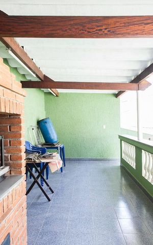 Casa de condomínio à venda com 220m², 3 quartos e 2 vagasChurrasqueira