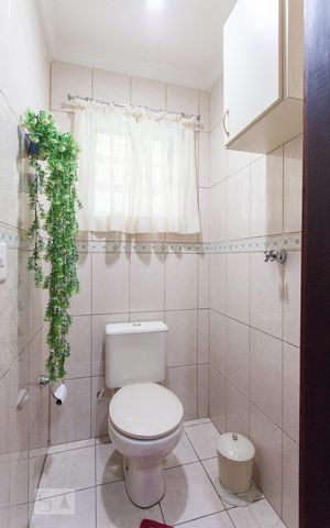 Casa de condomínio à venda com 220m², 3 quartos e 2 vagasLavabo