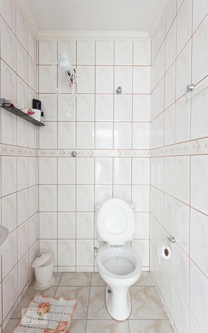 Casa de condomínio à venda com 220m², 3 quartos e 2 vagasBanheiro de Serviço