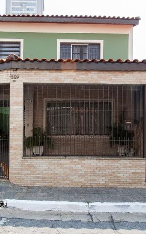 Casa de condomínio à venda com 220m², 3 quartos e 2 vagasFachada