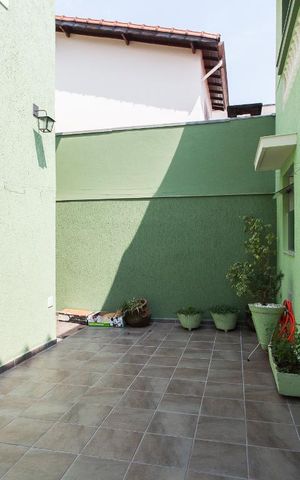 Casa de condomínio à venda com 220m², 3 quartos e 2 vagasQuintal