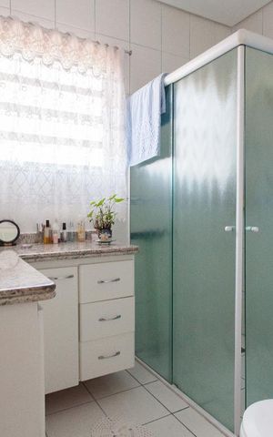 Casa de condomínio à venda com 220m², 3 quartos e 2 vagasBanheiro da Suíte