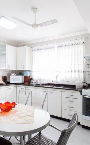 Casa de condomínio à venda com 220m², 3 quartos e 2 vagasCozinha